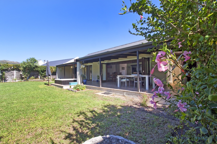 3 Bedroom Property for Sale in Milkwood Park Western Cape